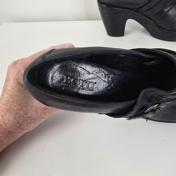 Born Black Leather Slip On Platform Clogs Size 9 Buckle Detail Preppy Comfort - Picture 9 of 11